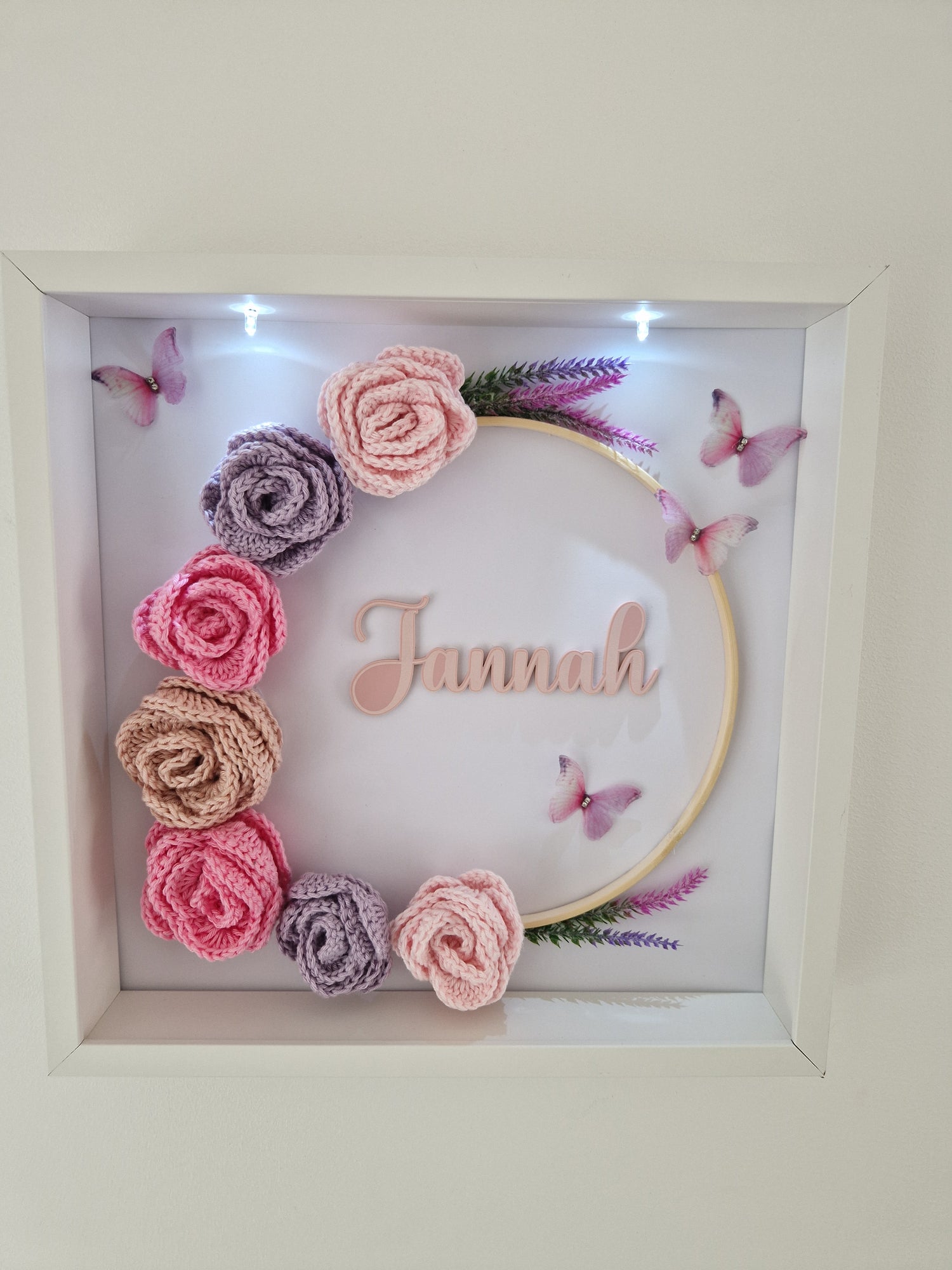 JANNAH -  COURONNE PERSONNALISÉ CROCHET CHAMBRE BÉBÉ - ROSES
