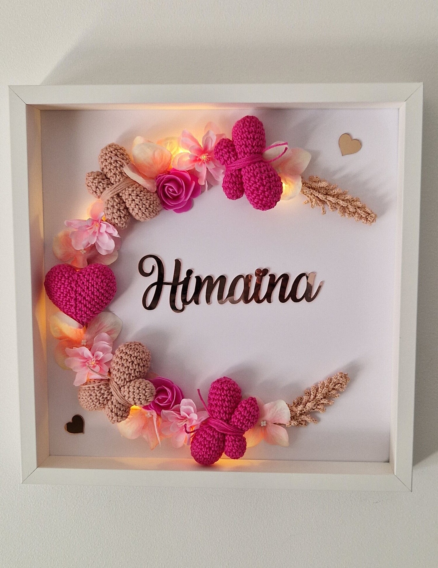 HIMAÏNA - COURONNE PERSONNALISÉ CROCHET CHAMBRE BÉBÉ - PAPILLONS & COEUR