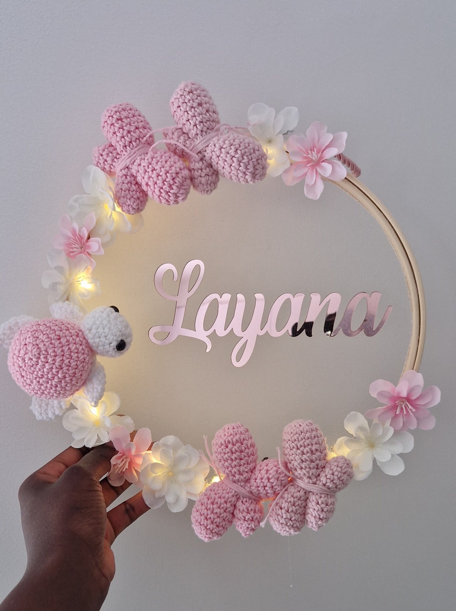 LAYANA - COURONNE PERSONNALISÉ CROCHET CHAMBRE BÉBÉ - TORTUE 