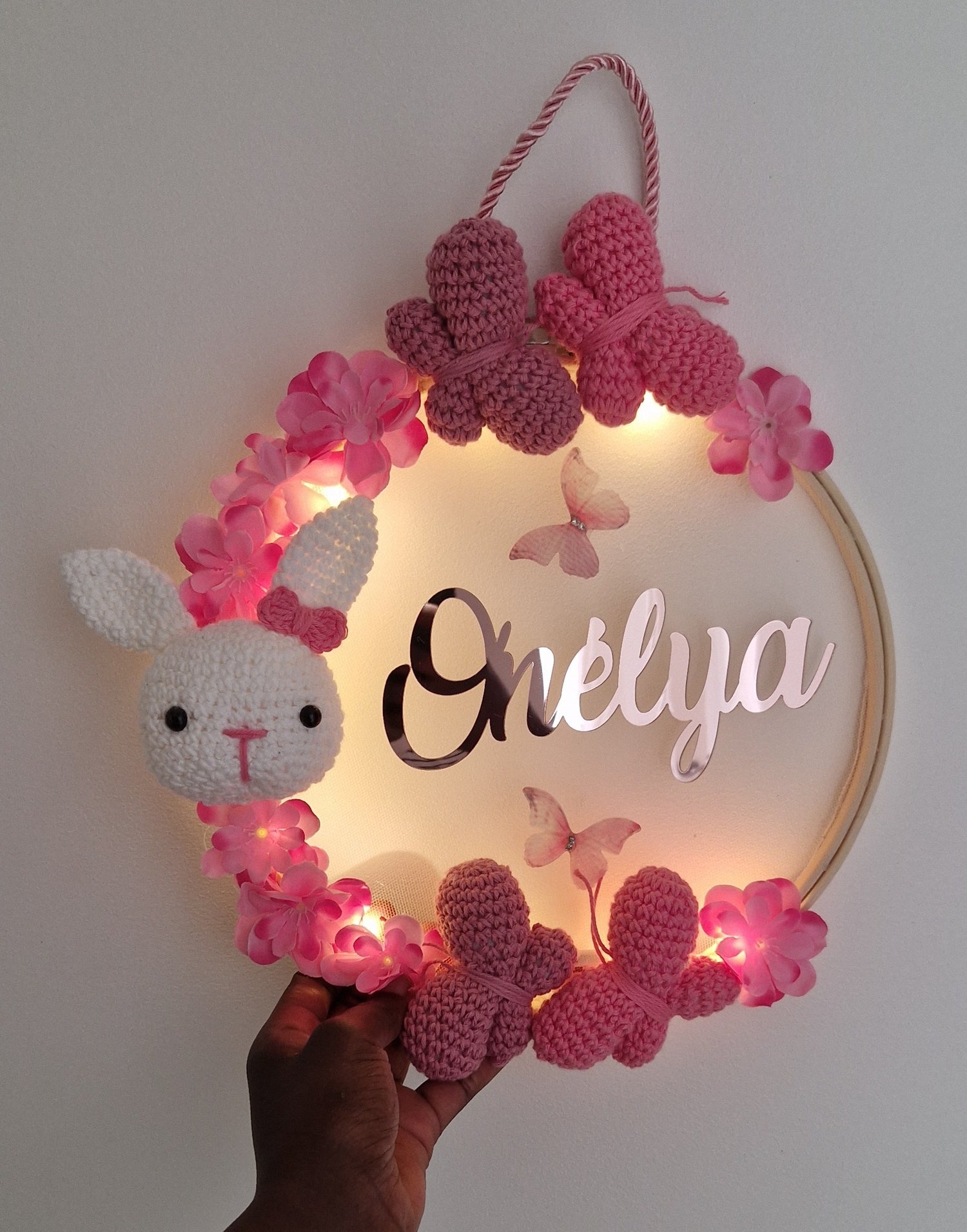 ONÉLYA - COURONNE PERSONNALISÉ CROCHET CHAMBRE BÉBÉ- LAPINE