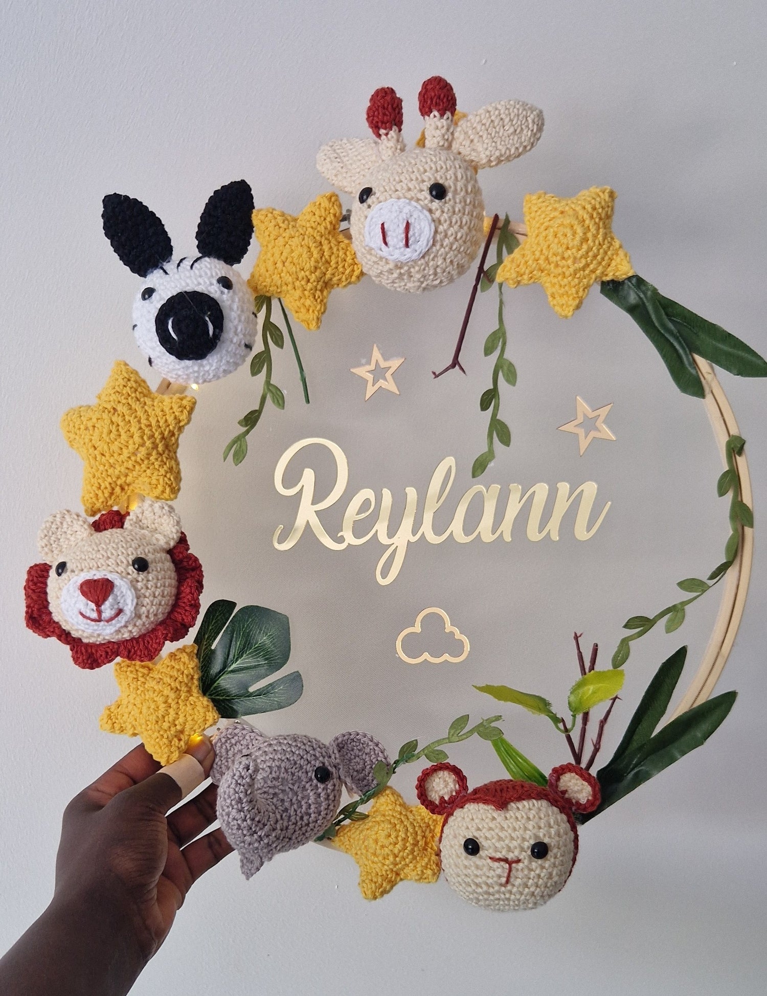REYLANN - COURONNE PERSONNALISÉ CROCHET CHAMBRE BÉBÉ- THÈME SAVANE (taille XL)