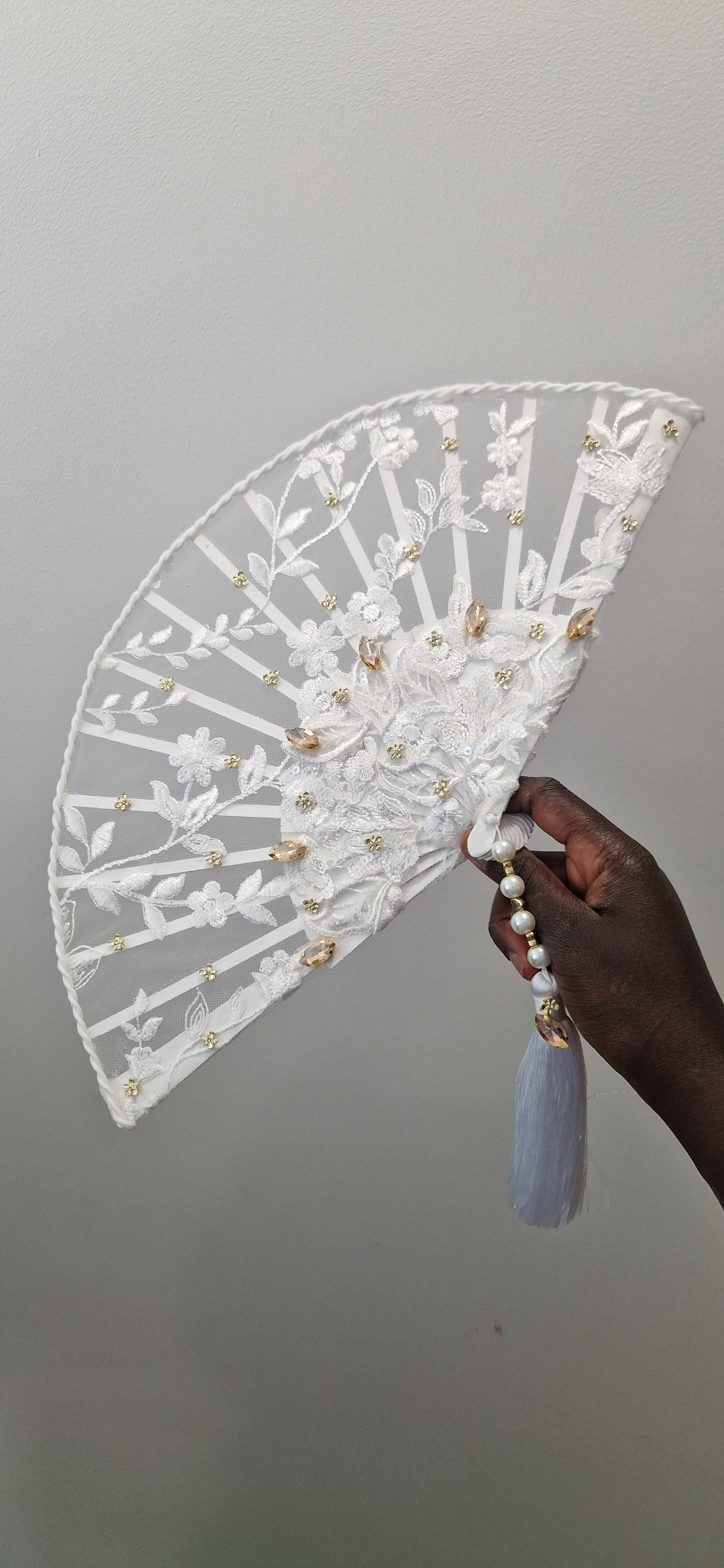 ÉVENTAIL DE MARIÉE EN DENTELLE DE CALAIS FAIT MAIN