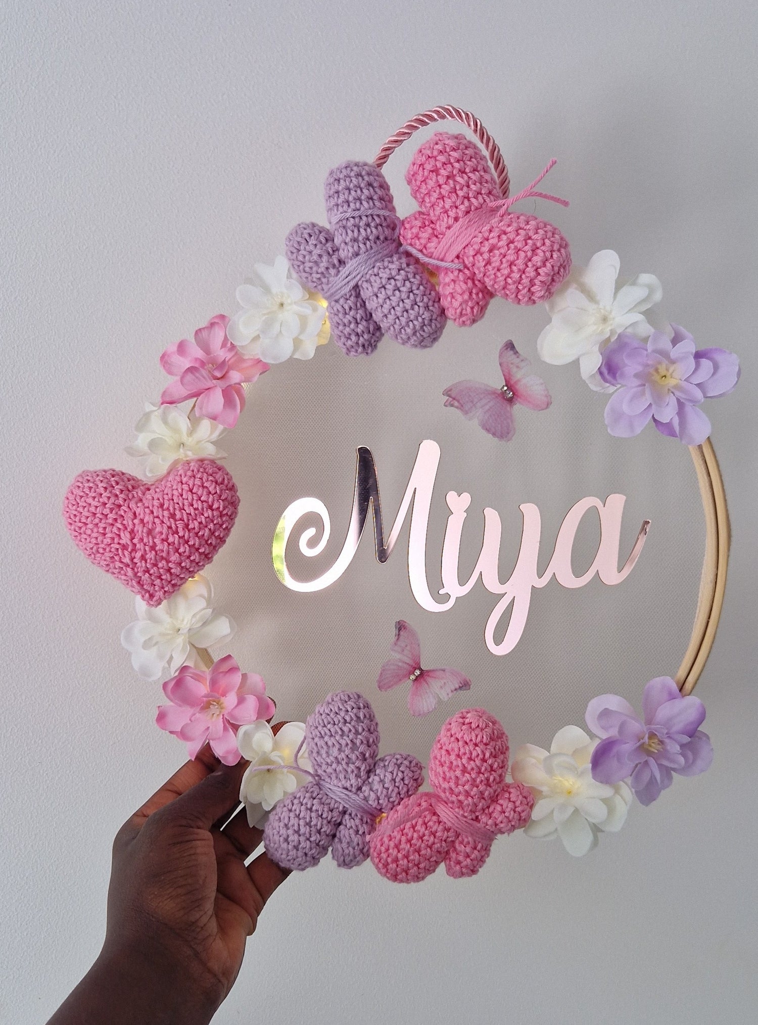 MIYA - COURONNE CROCHET CHAMBRE BÉBÉ - PAPILLONS & COEUR