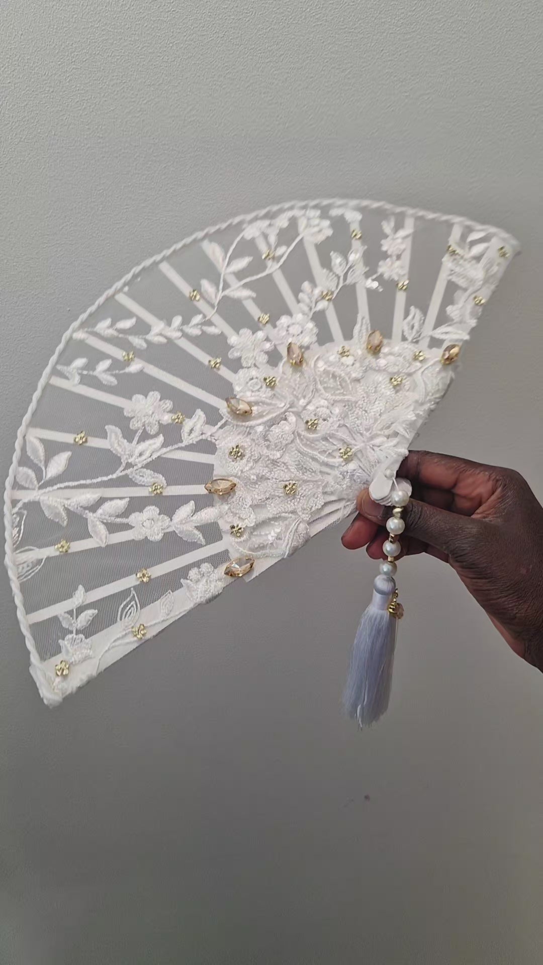 ÉVENTAIL DE MARIÉE EN DENTELLE DE CALAIS FAIT MAIN