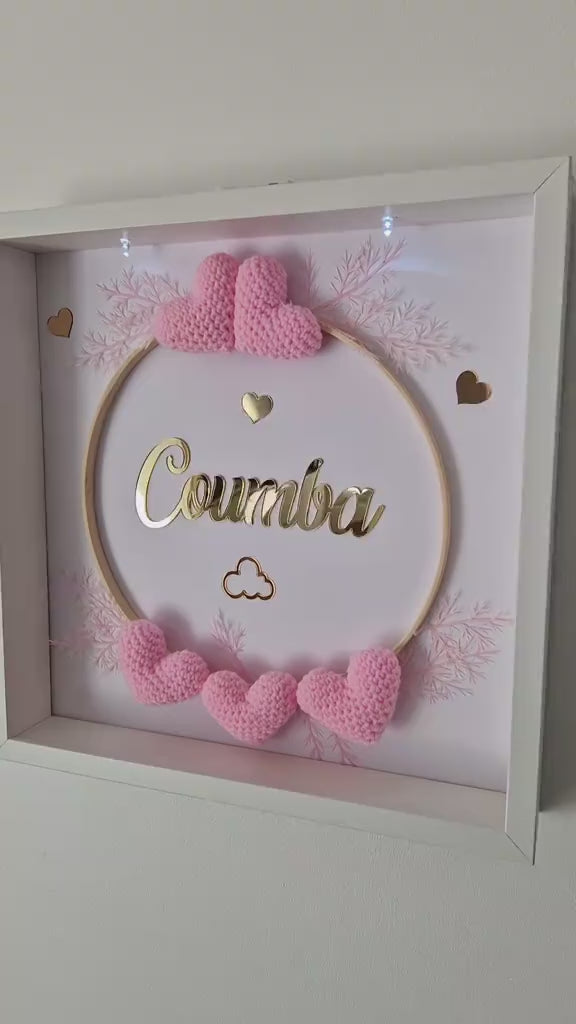 COUMBA - CADRE PERSONNALISÉ CROCHET CHAMBRE BÉBÉ - COEURS