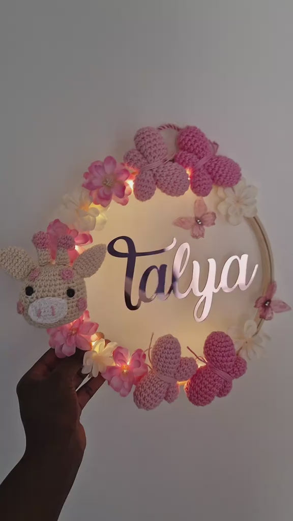 TALYA - COURONNE PERSONNALISÉ CROCHET CHAMBRE BÉBÉ - GIRAFE 