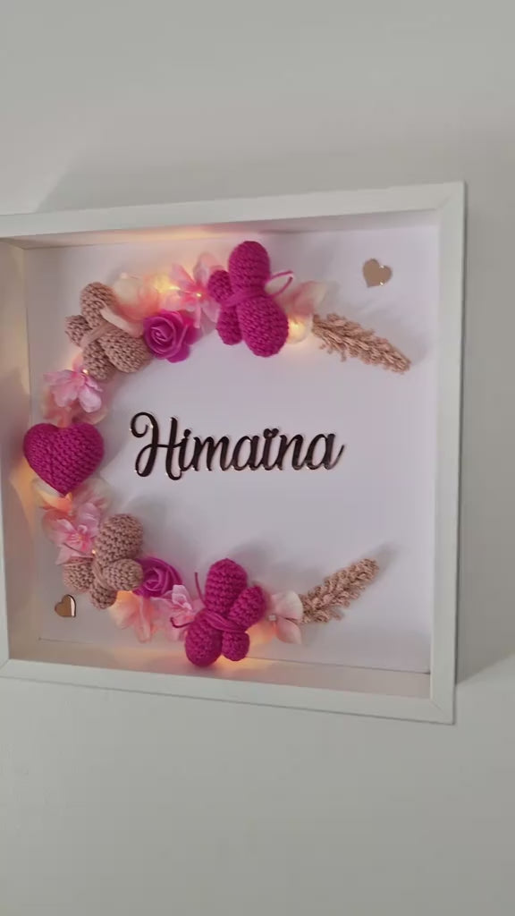HIMAÏNA - COURONNE PERSONNALISÉ CROCHET CHAMBRE BÉBÉ - PAPILLONS & COEUR
