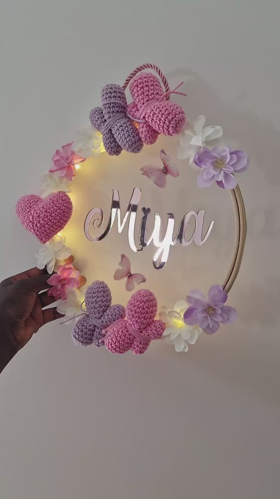 MIYA - COURONNE CROCHET CHAMBRE BÉBÉ - PAPILLONS & COEUR
